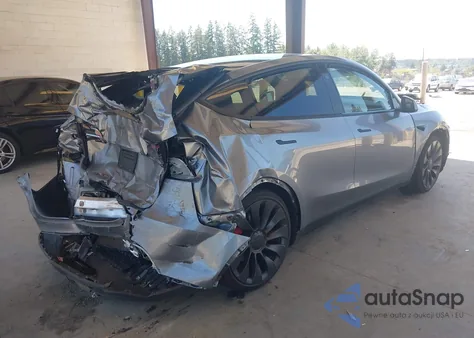 2025 Tesla Model Y Performance Dual Motor All-Wheel Drive z USA, uszkodzony, nr VIN 7SAYGDEF5SA353325